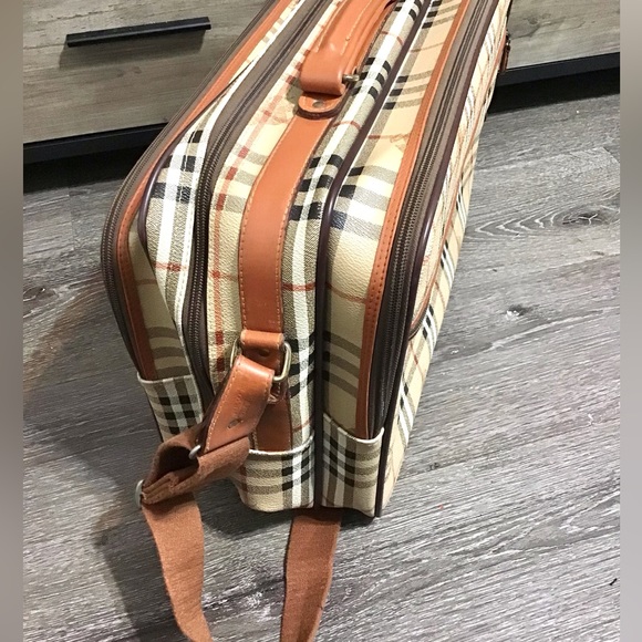 Burberry Haymarket PVC Leather Travel Case - Picture 9 of 12